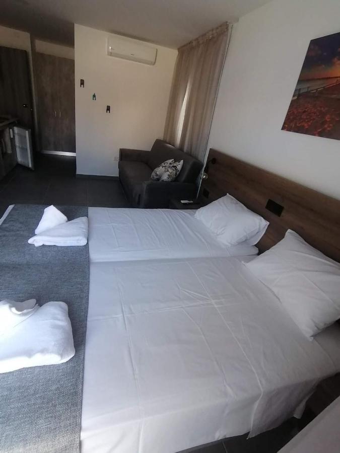 Ellenapa Apts & Studios Agia Napa Buitenkant foto